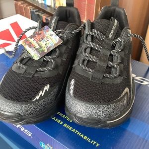 Boy’s black sketcher shoes, NWT